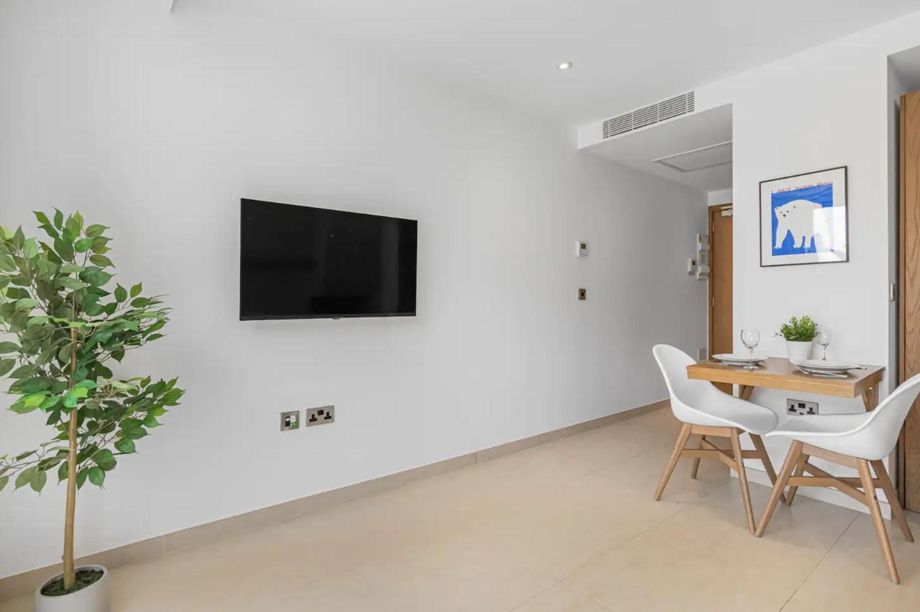 West One Studio Apartments Gibraltar Exterior foto